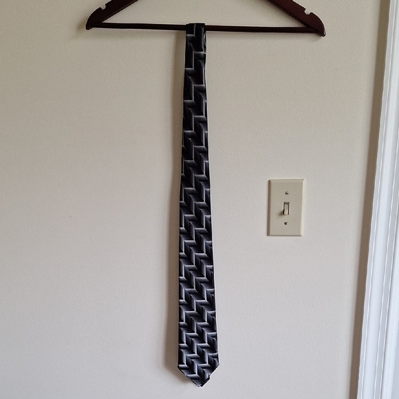 Stafford Essentials Geometric Black and Gray Men's Neck Tie 100% Silk - Picture 2 of 6